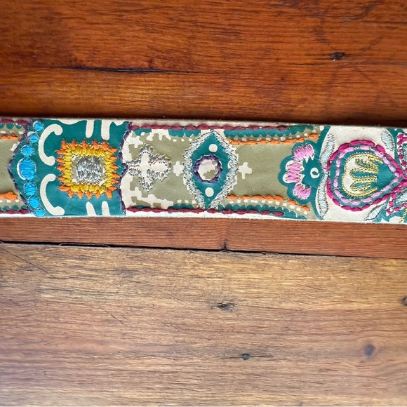 Lucky Brand Embroidered Belt - Picture 10 of 12